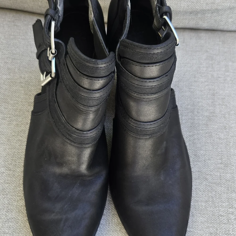 Charles By Charles David Black Western Booties